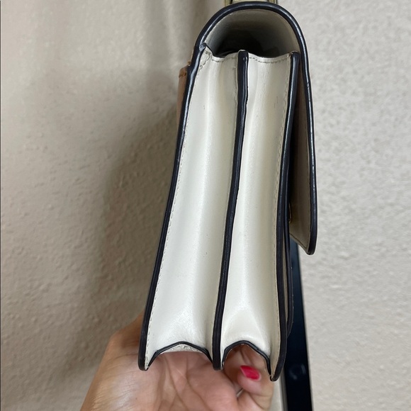 Micheal Korrs Jade Large Tri-Color Leather Crossbody Bag With Gold Tone Chain - Picture 4 of 15